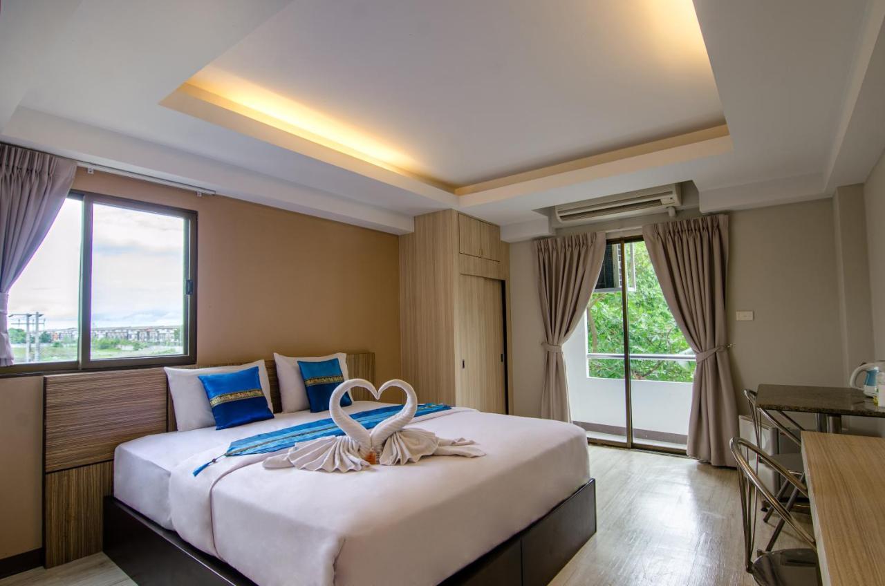 Tara Lake Bangkok Extérieur photo