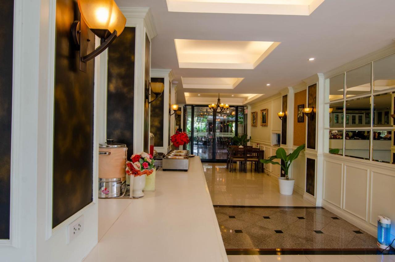 Tara Lake Bangkok Extérieur photo