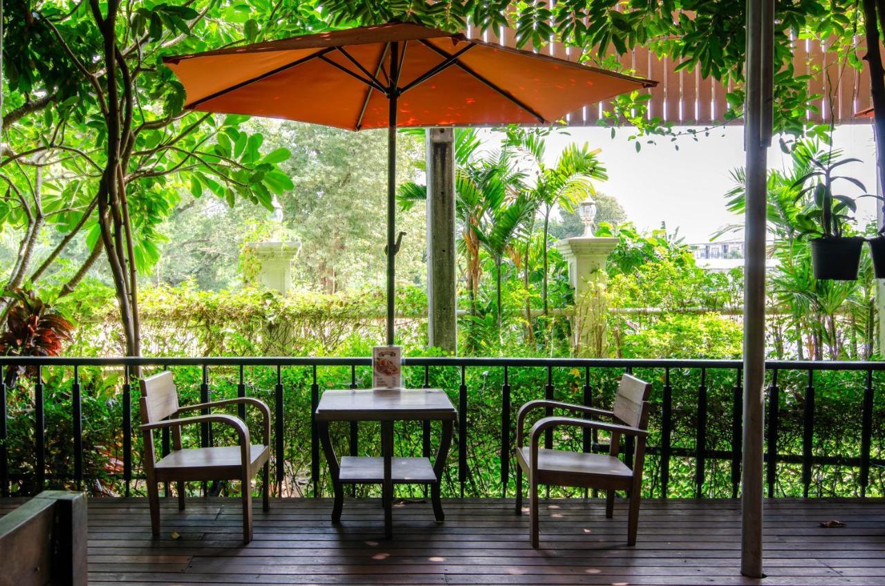 Tara Lake Bangkok Extérieur photo